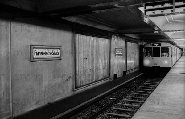 GDR, Berlin, 29.5.1990, U-Bahn station Französische Straße (U 6), 28 years ghost station...,