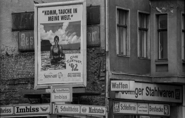 Germany, Berlin, 19.02.1992, pub, snack bar, weapons, grinding shop, cutlery, Marktstube,