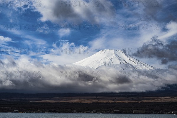 Mount Fuji and majestic sky (taken from Lake Yamanaka). Shooting Location: Yamanashi Prefecture