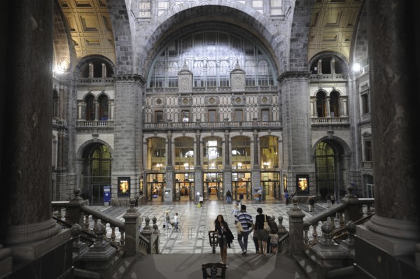 Antwerp, Central Station, (Antwerpen-Centraal, Antwerpen-Centraal, Anvers-Central), hall, built