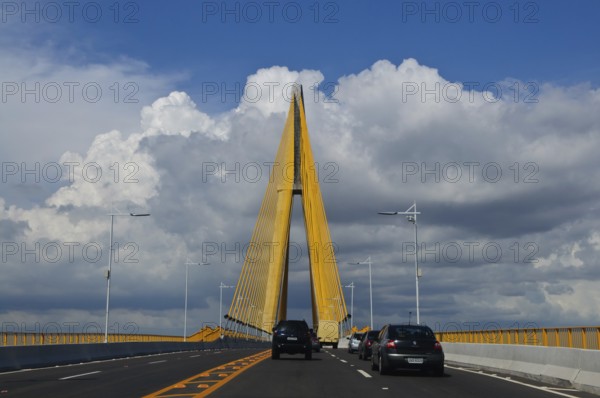 Am 24. Oktober des Jahres 2011 wurde die Brücke Manaus – Iranduba eingeweiht. Mitten im