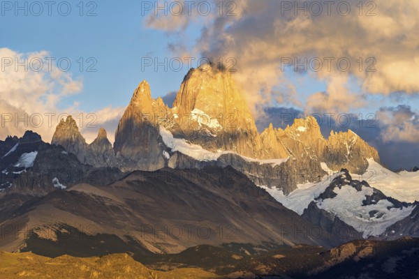 Mount Fitz Roy in the morning light in Los Glaciares El Chaltén National Park, Santa Cruz,