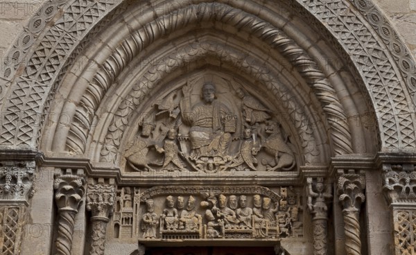 Semur-en-Brionnais Burgundy St-Hilaire Begun in the early 12th century West portal In the tympanum