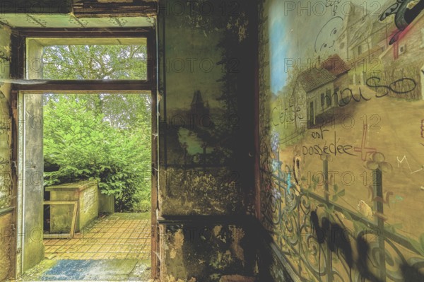 An abandoned room with dilapidated walls and an open door leading to nature, Château d'Ah, Lost