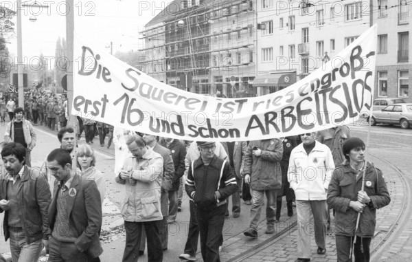 The DGB's call in 1982 against unemployment and social cuts was followed by about 50, 000 workers