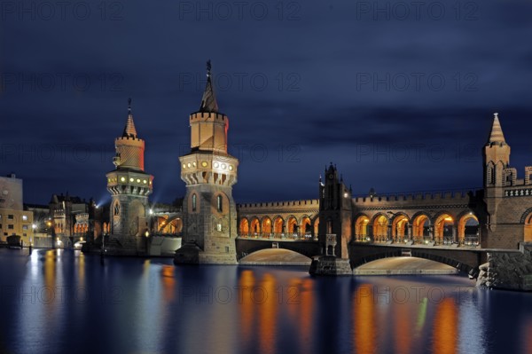 Oberbaum Bridge over the Spree, architect Otto Stahn, at the Festival of Lights 2009,