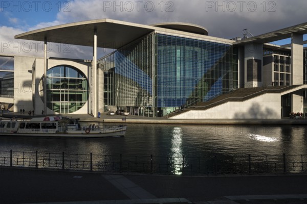 Germany, Berlin, 13 December 2024, government district, Marie-Elisabeth-Lüders-Haus, excursion boat