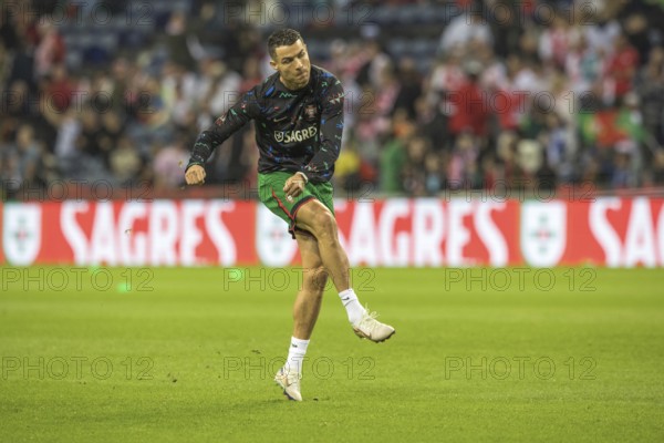 Football match, Cristiano RONALDO CR7 Portugal warming up in front of the match with left foot shot