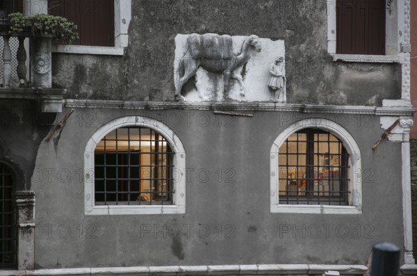 Italy Venice Palazzo Mastelli -439 early Gothic built in the 14th century above the plinth on the