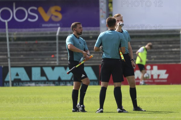 Drink break: Even the referees are thirsty in the summer heat at the SW 24-25 football league