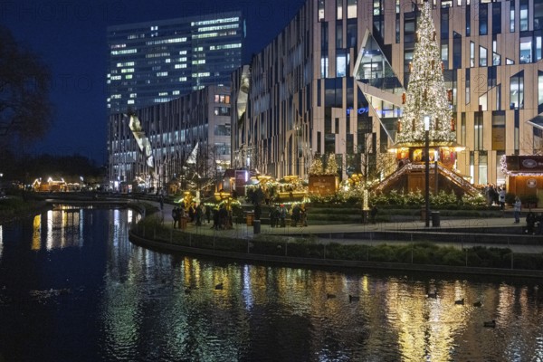 Decorated Christmas tree and Christmas market in front of the Kö-Bogen building at Corneliusplatz
