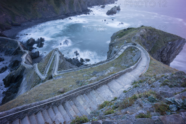 Gaztelugatxe, Sancti Johannis de Castiello (San Juan del Castillo), siglo XI, Vizcaya, Euzkadi,