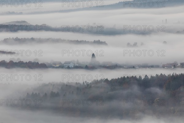 Autumn atmosphere in the early morning, fog drifts through the hilly landscape, St. Andrä-Höch,