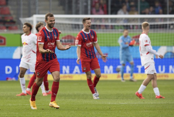 Football match, Benedikt GIMBER 1.FC Heidenheim left can't believe the decision of the referee