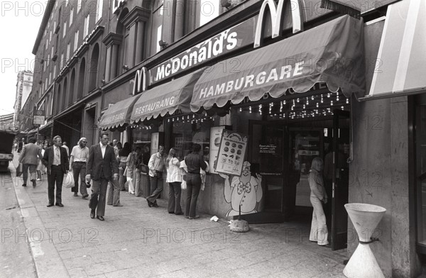 Fast food in the 1970s. Swedish businessman Paul Lederhausen obtains the swedish rights to