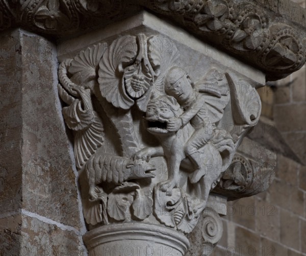 Vezelay, Basilica of Ste-Marie-Madeleine. Interior. Romanesque nave, figure capital, St, Saint,