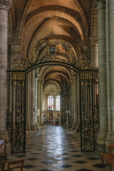 Saint-Etienne Cathedral, first Gothic cathedral, Sens, Burgundy, Yonne department,