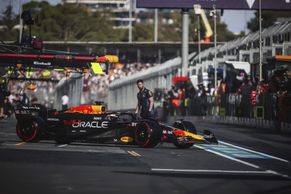 MELBOURNE, AUSTRALIA, MARCH 23: Sergio Perez of Mexico drives the Oracle Red Bull Racing RB20