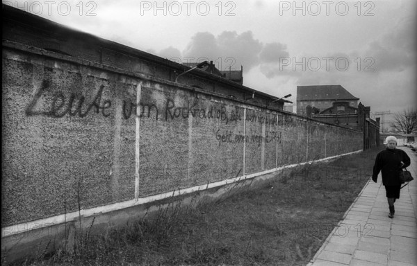 Germany, Berlin, 23 March 1992, Funkhaus in Nalepastraße, Mauer: People from rock radio, don't let