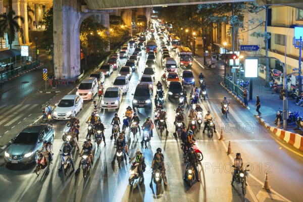 Rush-hour at the Ratchaprasong intersection in the Bangkok district Pathum Wan. Also a shopping