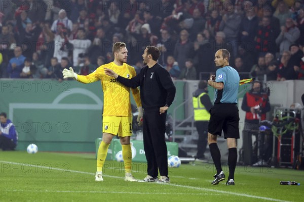 During a stoppage in play, head coach / coach Julian Schuster (SC Freiburg) gives instructions to