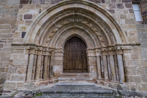 Romanic Church of Santa María La Real, Las Henestrosas de las Quintanillas, municipality of