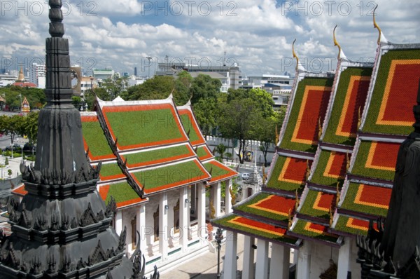 Wat Ratchanaddaram was built on the orders of King Nangklao (Rama III) for Mom Chao Ying Sommanus