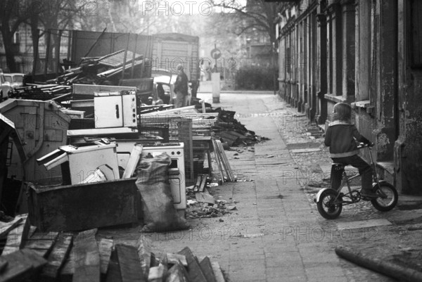14/03/1982 GDR East Berlin district of Prenzlauer Berg. Scene during renovation work in