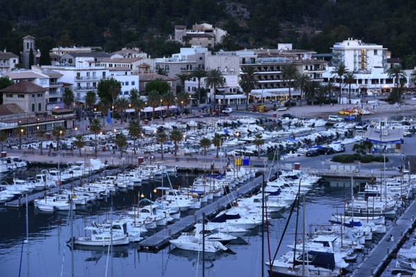 Harbour at dusk, behind it the promenade, Puerto Soller, Port de Soller, Majorca, Majorca, Balearic