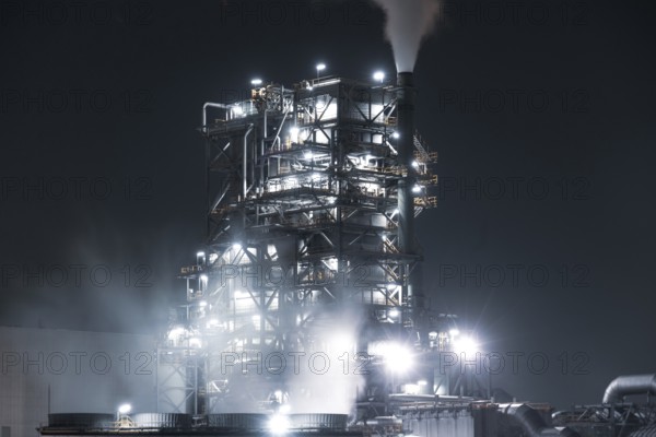 Factory night view of Kawasaki Keihin industrial zone. Shooting Location: Kawasaki City, Kanagawa