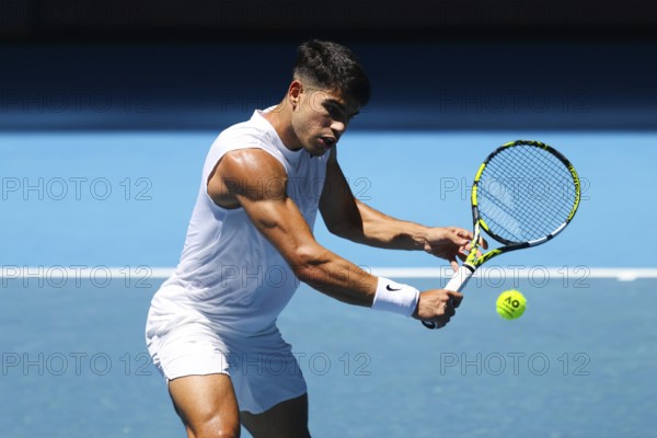 MELBOURNE, AUSTRALIA, JANUARY 11: Carlos Alcaraz of Spain completes a training session with Stan