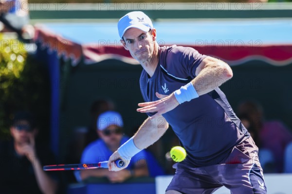 MELBOURNE, AUSTRALIA, JANUARY 11: Sir Andy Murray of Great Britain on his way to beating Dominic