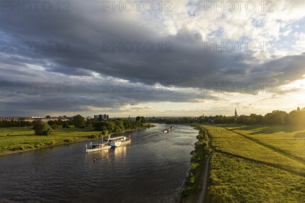 Riverboat shuffle at the Dixiland Festival with the steamboats of the Saxon Steamship Company on