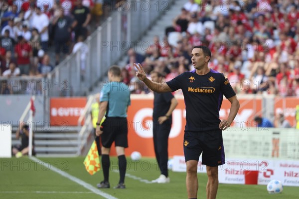 Head coach Raffaele Palladino (AC Florence) at the football test match: SC Freiburg, AC Florence