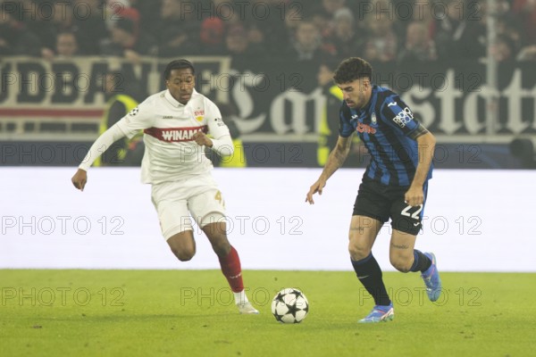 Football match, Matteo RUGGERI Atalanta Bergamo right on the ball in a duel with Jarzinho MALANGA