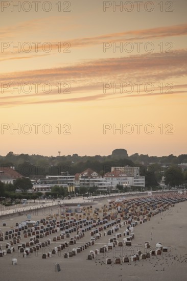 Beach with beach chairs, beach promenade, evening mood, Baltic Sea spa Travemünde, Bay of Lübeck,