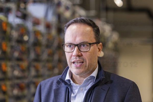Saxony's Economics and Energy Minister Dirk Panter visits Saxony's largest battery storage