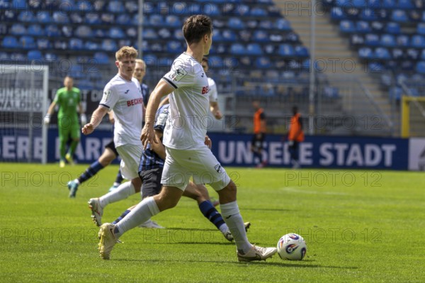 Football 3rd division, 2025/26 season, matchday 1: Waldhof Mannheim v SC Verl***On the ball: Martin