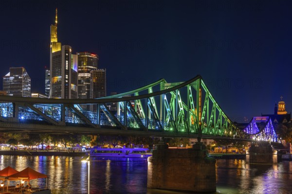 Frankfurt sets an example: The Eiserner Steg will shine in rainbow colours for Christopher Street