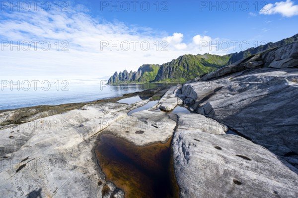 Tidal pools, rocky coast of Tungeneset, Devil's Teeth, Devil's Teeth, Okshornan, Ersfjorden, Senja