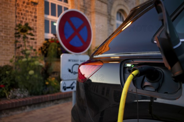 Charging station for electric cars, electric charging station, e-charging station, e-mobility,