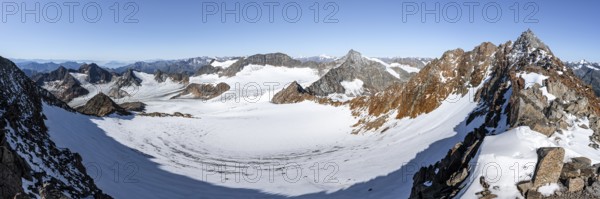 Mountain panorama with Wilder Freiger peak, picturesque high mountain landscape with rocky ridge