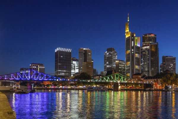 Frankfurt sets an example: The Eiserner Steg will shine in rainbow colours for Christopher Street