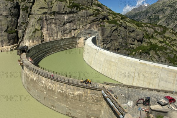 Replacement of Spitallamm dam, old dam on the left, new Spitallamm dam on the right, Grimsel
