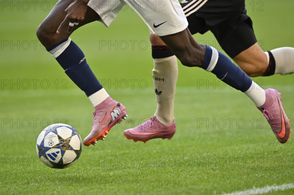 Nike versus Adidas, logo, close-up detail, cut-out, duel, action Pape Matar Sarr Tottenham Hotspur