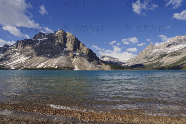 Bow Lake with Crowfoot Mountain and Bow Glacier, Icefields Parkway, Banff National Park, Alberta,