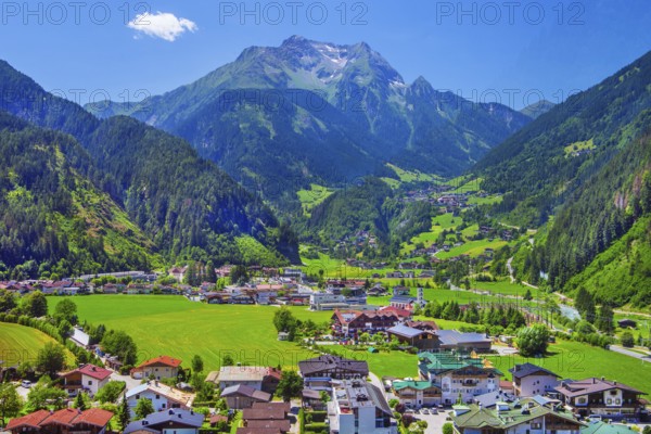 Mountain panorama with view of the edge of the village, Finkenberg and the Grinberg peaks 2884m,