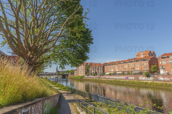 View from Alte Neustadt across the Weser to the Teerhof peninsula, brick architecture, hiking