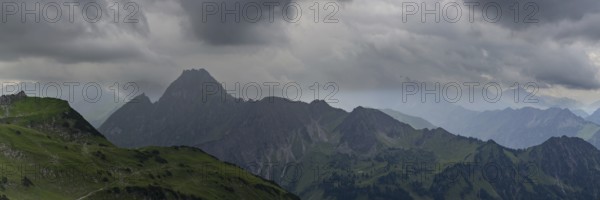 Mountain panorama from Zeigersattel to Höfats 2259m, in the centre of the picture, partly in