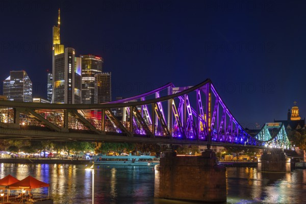 Frankfurt sets an example: The Eiserner Steg will shine in rainbow colours for Christopher Street